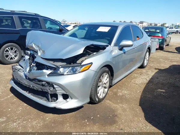 4T1B11HK5JU114387 2018 TOYOTA CAMRY - Image 2