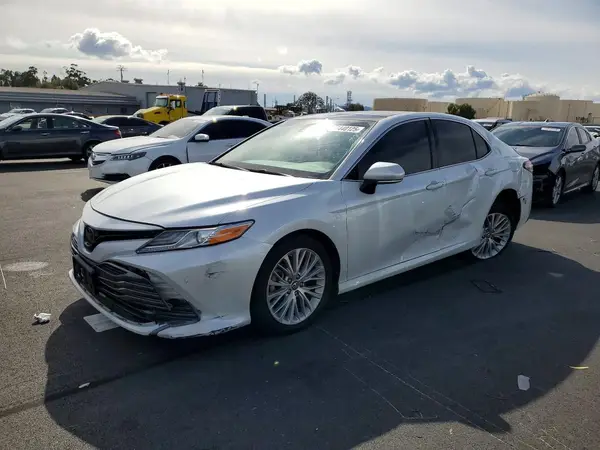 4T1B11HK5JU114793 2018 TOYOTA CAMRY - Image 1