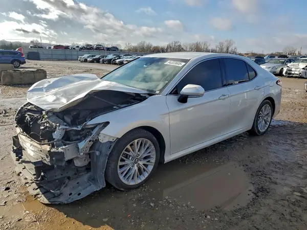 4T1B11HK5JU115247 2018 TOYOTA CAMRY - Image 1