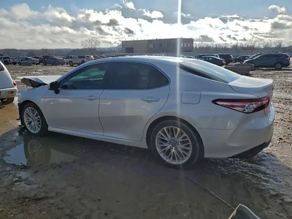 4T1B11HK5JU115247 2018 TOYOTA CAMRY - Image 2
