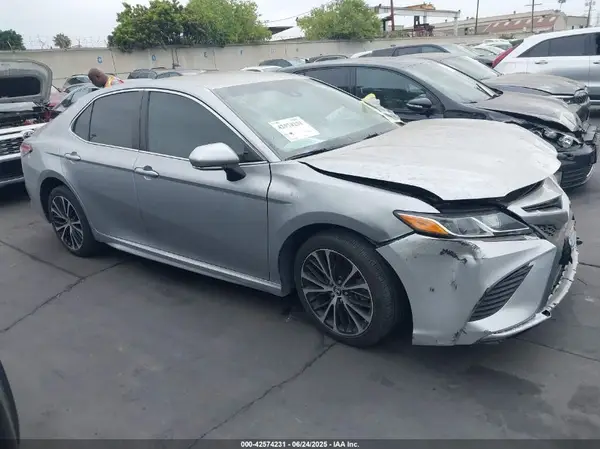 4T1B11HK5JU115619 2018 TOYOTA CAMRY - Image 1
