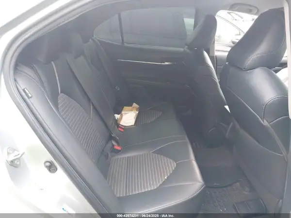 4T1B11HK5JU115619 2018 TOYOTA CAMRY - Image 8
