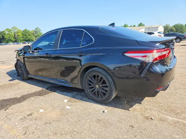4T1B11HK5JU115670 2018 TOYOTA CAMRY - Image 2