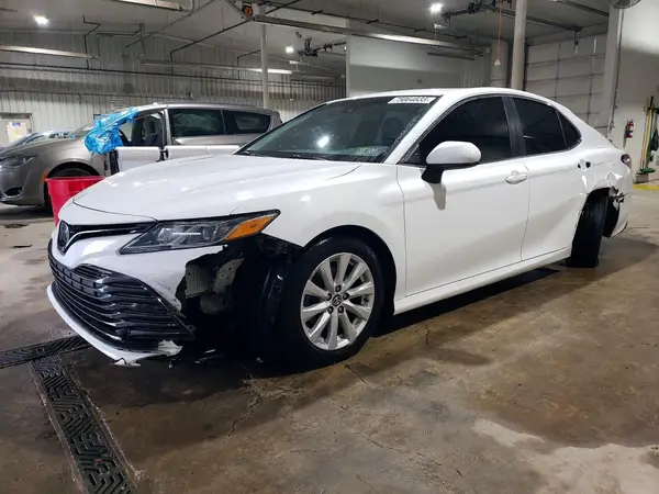 4T1B11HK5JU115782 2018 TOYOTA CAMRY - Image 1