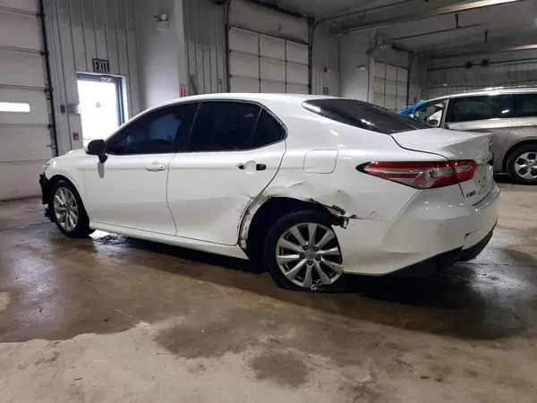 4T1B11HK5JU115782 2018 TOYOTA CAMRY - Image 2