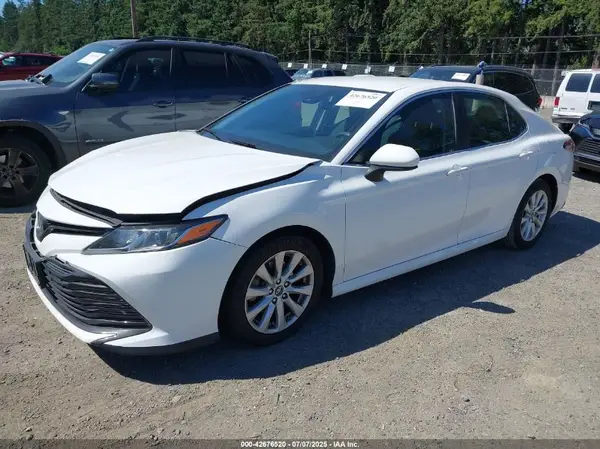 4T1B11HK5JU116169 2018 TOYOTA CAMRY - Image 2