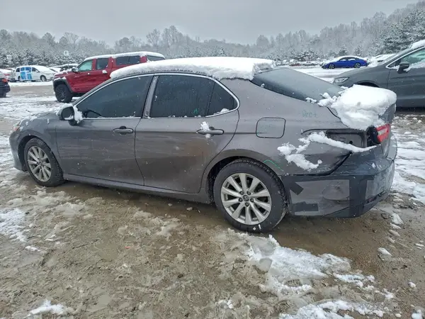 4T1B11HK5JU118004 2018 TOYOTA CAMRY - Image 2