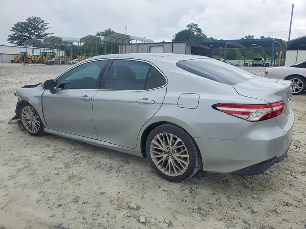 4T1B11HK5JU122389 2018 TOYOTA CAMRY - Image 2