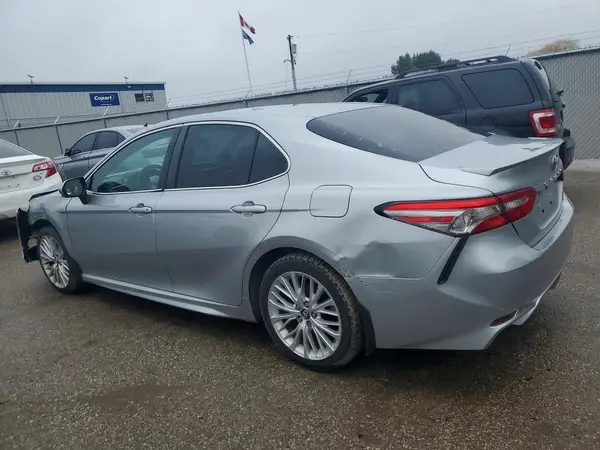 4T1B11HK5JU124871 2018 TOYOTA CAMRY - Image 2