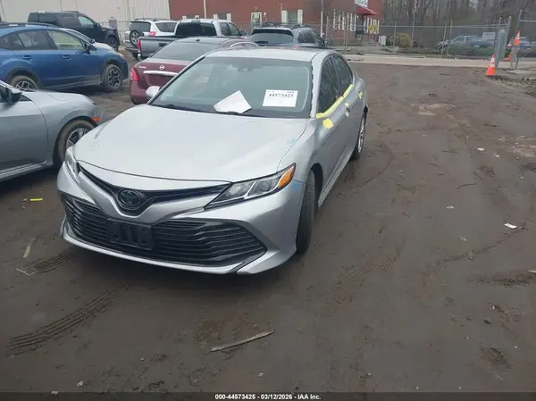 4T1B11HK5JU126281 2018 TOYOTA CAMRY - Image 2