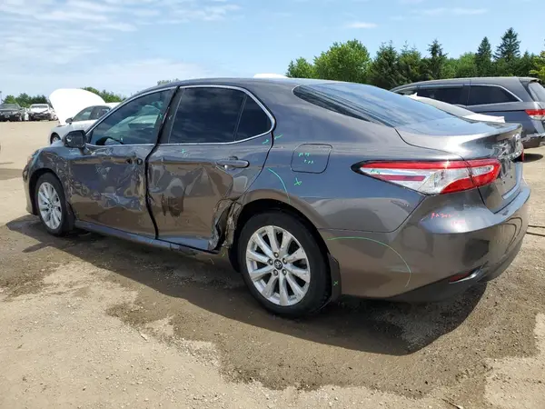 4T1B11HK5JU126720 2018 TOYOTA CAMRY - Image 2