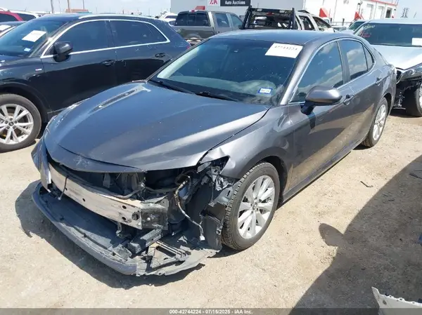 4T1B11HK5JU127317 2018 TOYOTA CAMRY - Image 2