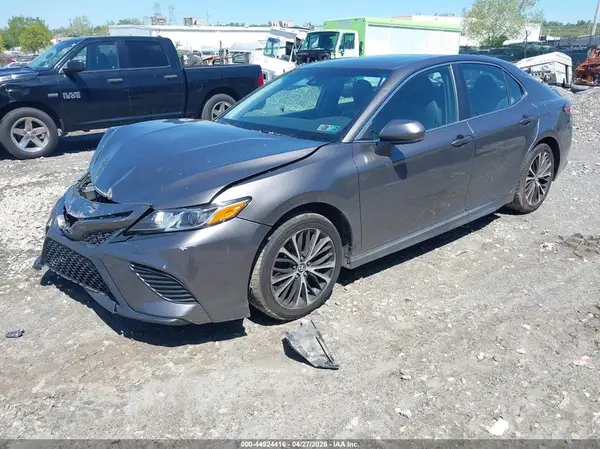 4T1B11HK5JU128273 2018 TOYOTA CAMRY - Image 2