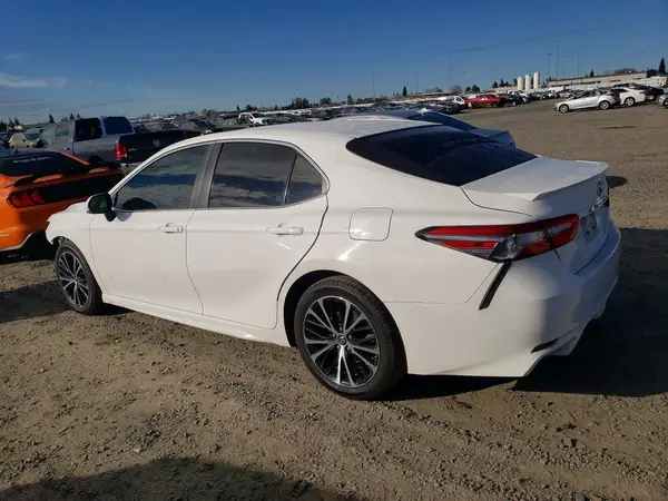 4T1B11HK5JU128662 2018 TOYOTA CAMRY - Image 2