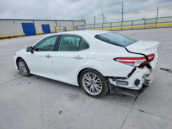 4T1B11HK5JU129455 2018 TOYOTA CAMRY - Image 2
