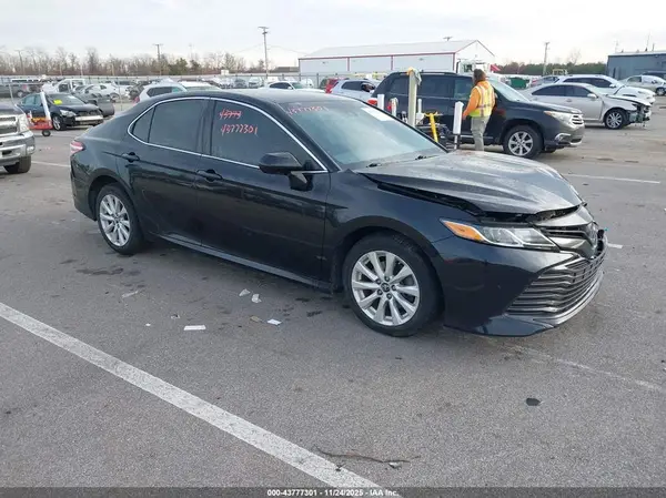 4T1B11HK5JU129925 2018 TOYOTA CAMRY - Image 1