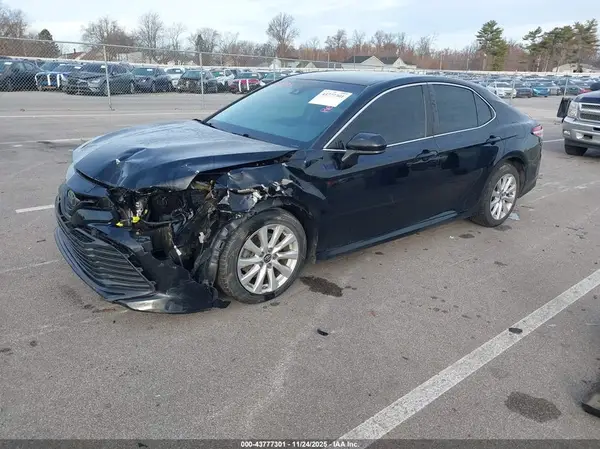 4T1B11HK5JU129925 2018 TOYOTA CAMRY - Image 2