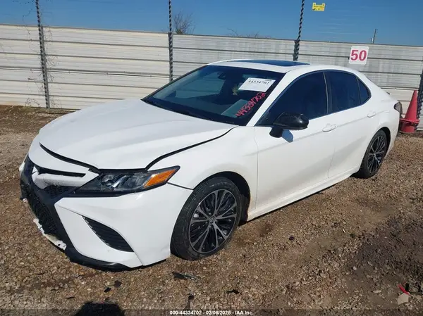 4T1B11HK5JU131710 2018 TOYOTA CAMRY - Image 2