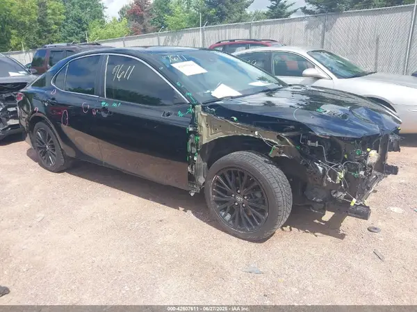 4T1B11HK5JU133747 2018 TOYOTA CAMRY - Image 1