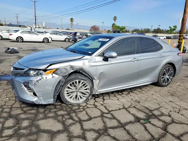 4T1B11HK5JU133814 2018 TOYOTA CAMRY - Image 1