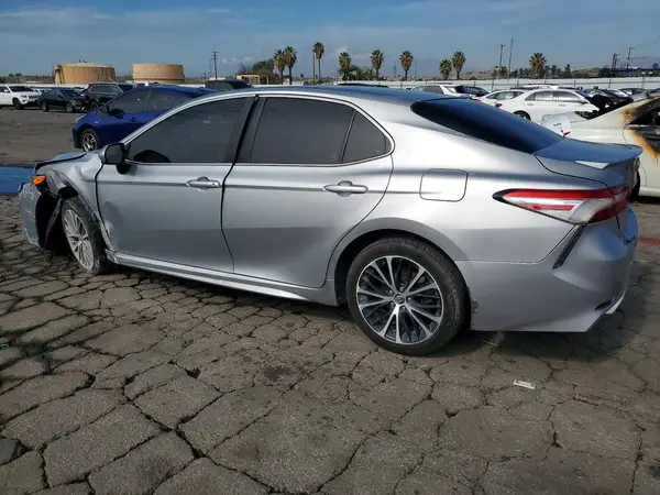 4T1B11HK5JU133814 2018 TOYOTA CAMRY - Image 2