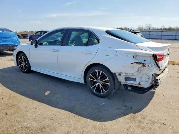 4T1B11HK5JU133974 2018 TOYOTA CAMRY - Image 2
