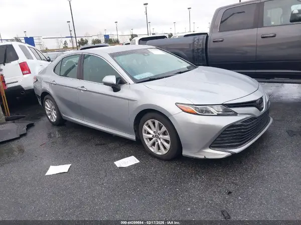 4T1B11HK5JU135918 2018 TOYOTA CAMRY - Image 1