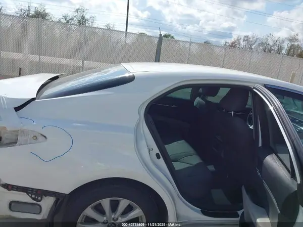 4T1B11HK5JU136261 2018 TOYOTA CAMRY - Image 8