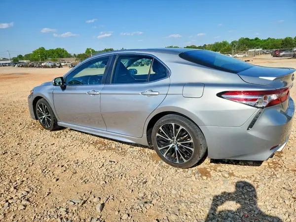 4T1B11HK5JU136583 2018 TOYOTA CAMRY - Image 2