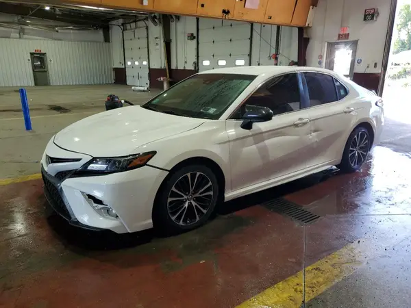 4T1B11HK5JU136700 2018 TOYOTA CAMRY - Image 1