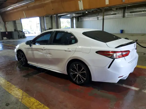 4T1B11HK5JU136700 2018 TOYOTA CAMRY - Image 2