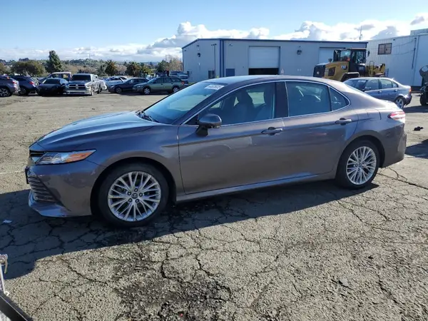 4T1B11HK5JU137250 2018 TOYOTA CAMRY - Image 1