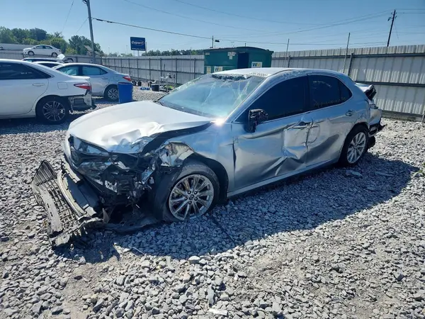 4T1B11HK5JU138222 2018 TOYOTA CAMRY - Image 1