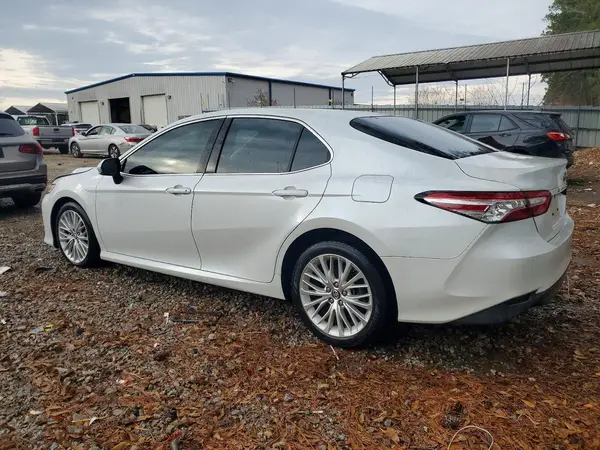 4T1B11HK5JU138978 2018 TOYOTA CAMRY - Image 2