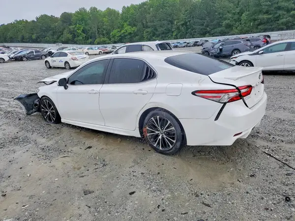 4T1B11HK5JU140293 2018 TOYOTA CAMRY - Image 2