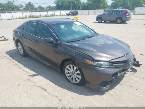 4T1B11HK5JU140357 2018 TOYOTA CAMRY - Image 1