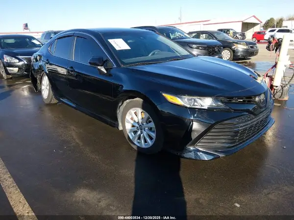 4T1B11HK5JU140522 2018 TOYOTA CAMRY - Image 1