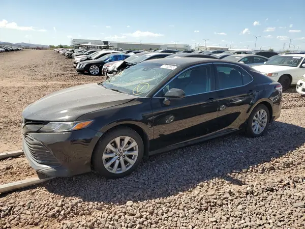 4T1B11HK5JU140651 2018 TOYOTA CAMRY - Image 1