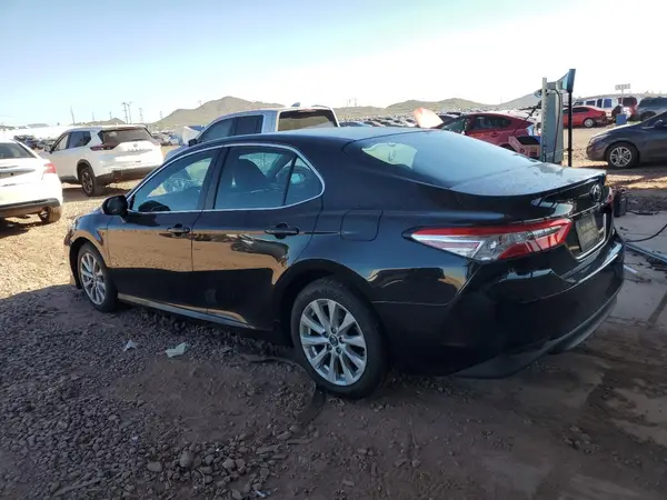 4T1B11HK5JU140651 2018 TOYOTA CAMRY - Image 2
