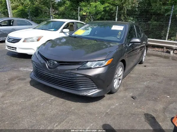 4T1B11HK5JU141122 2018 TOYOTA CAMRY - Image 2