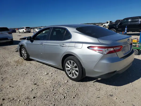 4T1B11HK5JU142853 2018 TOYOTA CAMRY - Image 2