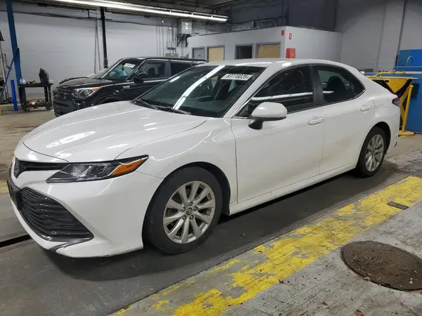 4T1B11HK5JU142982 2018 TOYOTA CAMRY - Image 1