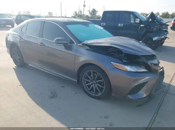 4T1B11HK5JU144456 2018 TOYOTA CAMRY - Image 1