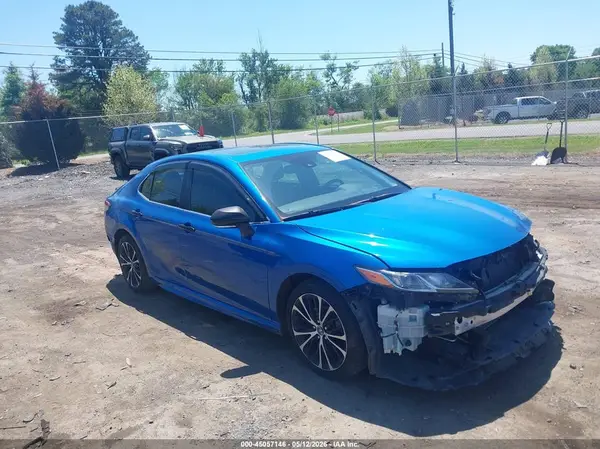 4T1B11HK5JU147308 2018 TOYOTA CAMRY - Image 1