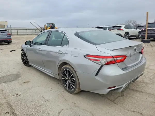 4T1B11HK5JU148135 2018 TOYOTA CAMRY - Image 2