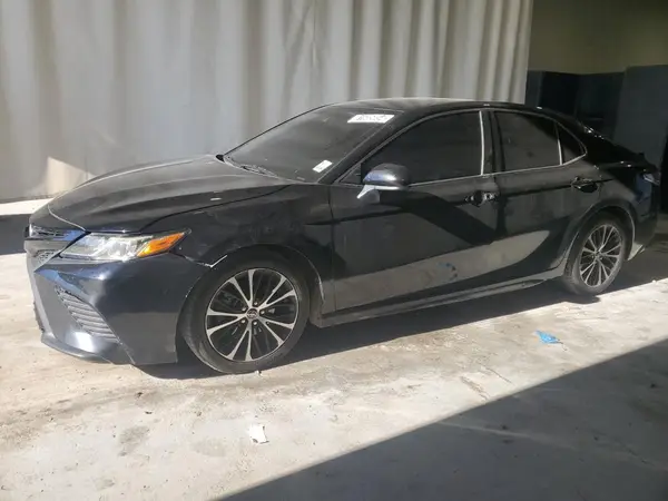 4T1B11HK5JU149043 2018 TOYOTA CAMRY - Image 1