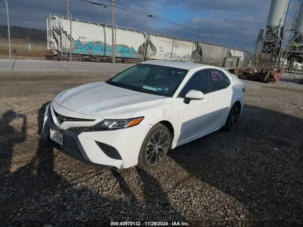 4T1B11HK5JU151214 2018 TOYOTA CAMRY - Image 2