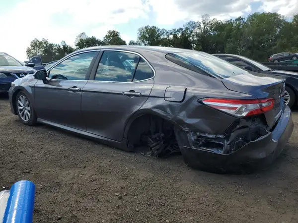 4T1B11HK5JU153318 2018 TOYOTA CAMRY - Image 2