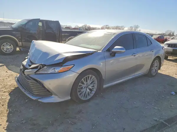 4T1B11HK5JU153996 2018 TOYOTA CAMRY - Image 1