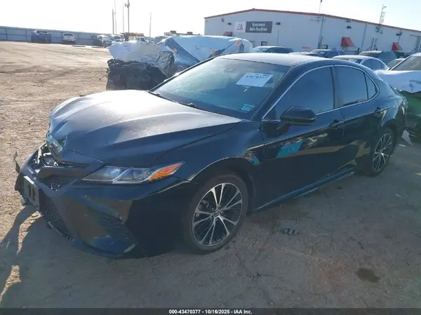 4T1B11HK5JU154534 2018 TOYOTA CAMRY - Image 2